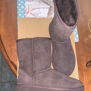 KIDS SIZE 5 UGG BOOTS - BROWN